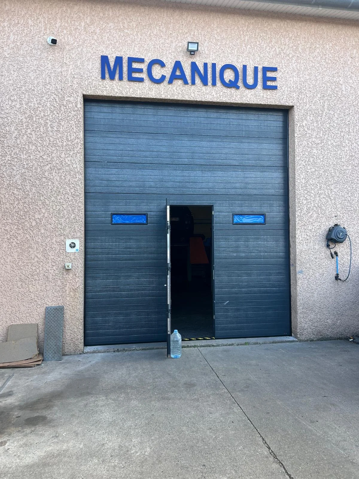 Porte sectionnelle résidentielle installée à Montpellier